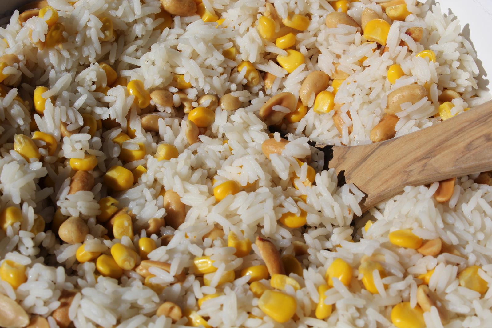 Erdnuss-Mais-Reis|Erdnuß-Mais-Reis|Erdnuß-Mais-Reissalat|Erdnuss-Mais-Reissalat|Beilage|Beilage zum Grillen|Salat|vegan|einfach|schnell|Reis
