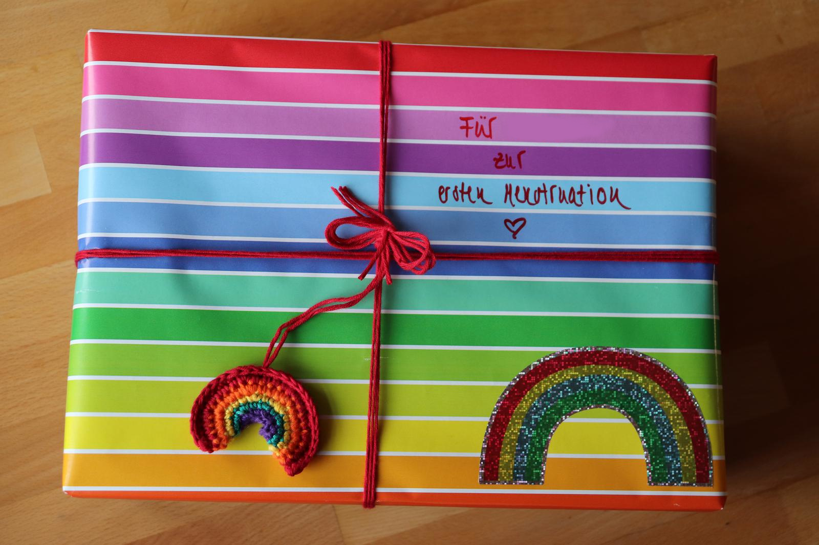 Die Menarche feiern!|Menarche|Die erste Periode|erste Menstruation|erste Periode|Periode|Menstruation|Menspäckchen|Menstruationspäckchen|vom Kind zur Frau|vom Mädchen zur Frau|Initiationsrituale