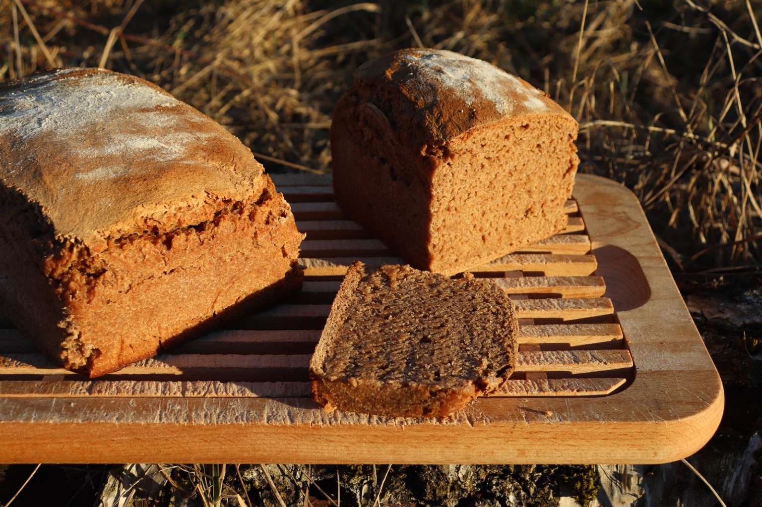 Sauerteig-Vollkornbrot aus dem Holzbackrahmen – Utas Glück