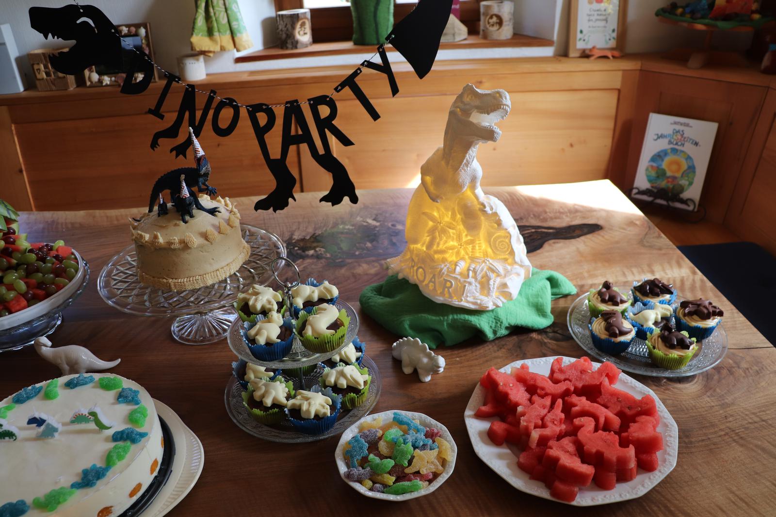 Dinoparty|Dinosaurierparty|Dino-Kindergeburtstag|Dinosauriergeburtstag|Kindergeburtstag|Dinosaurier|Dinos|Kinderfest|Kindergeburtstage feiern