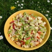 Selleriesalat mit Äpfeln|Selleriesalat|Sellerie|Äpfel|Weiße Bohnen|Ellariesalat|Du kannst das Ella|sättigende Salate|vegan|leicht|schnell|Rezept|Salatliebe|Hülsenfrüchte