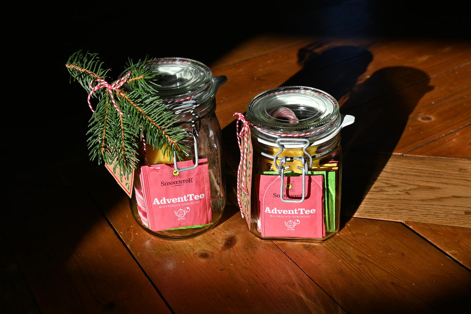 Advent im Glas|Advent in der Tüte|Adventsglas|Advent zum Verschenken|Adventsgeschenk|Adventsgeschenke|Advent|Adventszeit|Weihnachtsgeschenk|Weihnachtsgeschenke|Geschenk im Glas|Glückswerkstatt|Basteln|DIY|selbstgemacht|selbstgemachte Geschenke|DIY-Geschenke|Freude schenken|Adventsfreude schenken|Sonnentor-Tees|Sonnentor