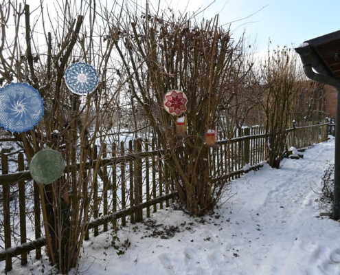 Häkeldeckchen|Eiskunst mit Häkeldeckchen|Anleitung|Basteln im Winter|Basteln mit Kindern|DIY|einfach|Eisbilder|Eisbilderausstellung|Eisgalerie|Eiskunst|Eiskunstausstellung|Eiskunstwerke|Eiszeit|Frost|Gartengalerie|Kinderbeschäftigung|Kindergarten|leicht|Minustemperaturen|Upcycling|Outdoorgalerie|schnell| Schule|Winter|Winterfreuden|Winterglück|utas_glueck