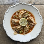 Vegane Ofen-Gyoza|Utas Glücksküche|Glücksküche|vegan|vegane Familienküche|vegane Familienrezepte|Ofen-Gyoza|Gyoza-Auflauf|Gyoza|vegetarisch|vegetarischkochen|Rezept|einfach|Edamame|asiatisch|Anleitung