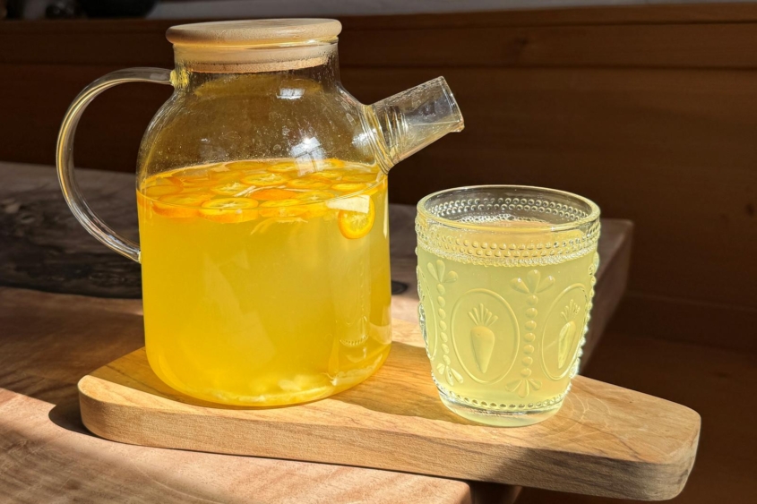 Ingwertee mit Zitrusfrüchten|Ingwertee|Ingwer-Zitrus-Tee|frischer Ingwertee|Zitrusfrüchte|Erkältungszeit|Erkältungssaison|Immunbooster|Immunsystem|Orange|Ingwer|Kumquats|Zitrusfrüchte|leicht|einfach|schnell|Rezept|Tee|Utas Glücksküche|Glücksküche