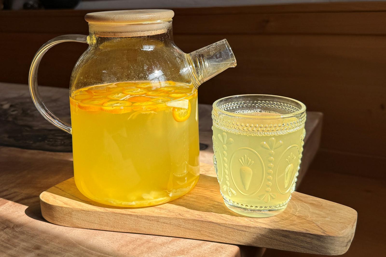 Ingwertee mit Zitrusfrüchten|Ingwertee|Ingwer-Zitrus-Tee|frischer Ingwertee|Zitrusfrüchte|Erkältungszeit|Erkältungssaison|Immunbooster|Immunsystem|Orange|Ingwer|Kumquats|Zitrusfrüchte|leicht|einfach|schnell|Rezept|Tee|Utas Glücksküche|Glücksküche